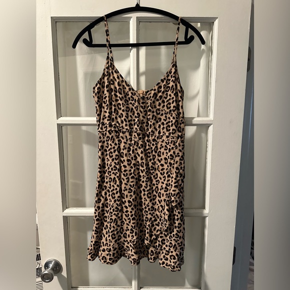 VINTAGE H&M Leopard Print Ruffle Dress - Picture 2 of 5